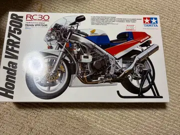 Tamiya Honda VFR750R RC30 1/12