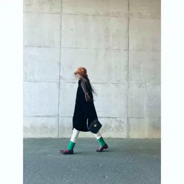 Used. 포근한 퀼팅 블랙 벨로아 레트로 코트