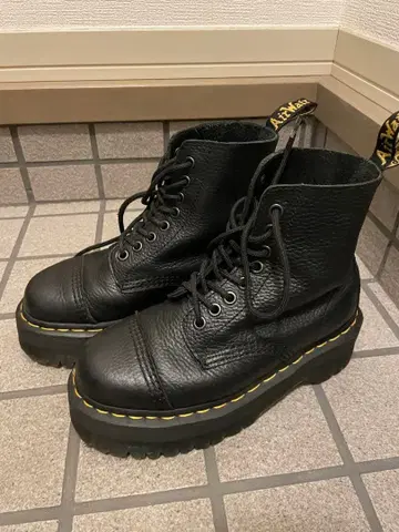 Dr. Martin 숏부츠 지퍼 포함