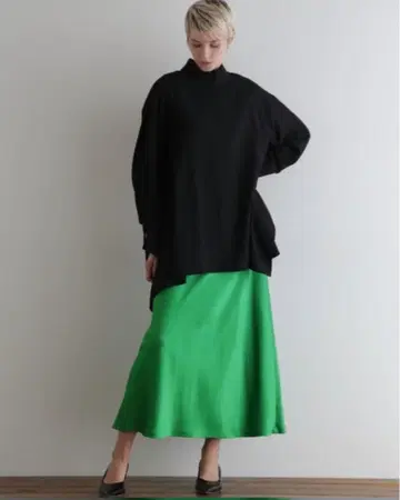 LE PHIL 클래식 새틴 스커트
