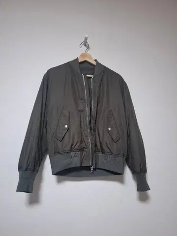 유나이티드 애로우즈 MA-1 아우터 블루종