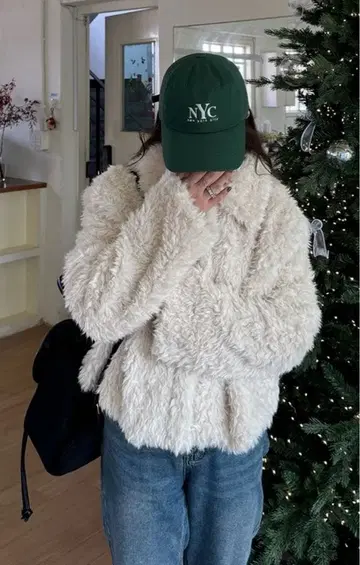 nugu 보아 세미 크롭 퍼 자켓