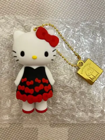 헬로키티 시크릿 마스코트 참 B [ 드레스 ]