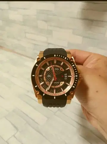 골드 블랙 손목시계 쿼츠 BULOVA 브로바
