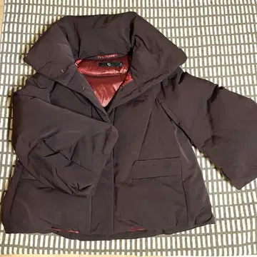 유니클로 +J 하이브리드 다운 자켓 XS 와인 (보르도)