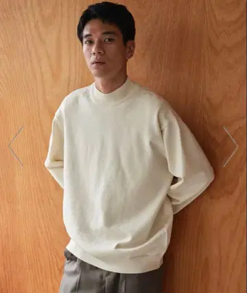 새상품 UR TECH 200일 니트 모크넥 어반 리서치 도어스