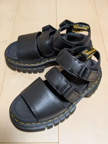 [새상품급] 닥터마틴 RICKI 3-STRAP SANDAL 통굽 샌들