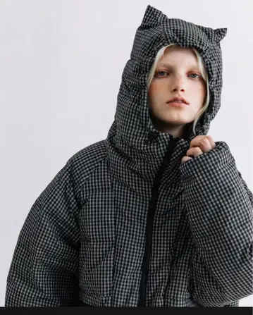 이번 시즌 새상품 WCJ 고양이 귀 후드 부착 블랙 다운 자켓 체크