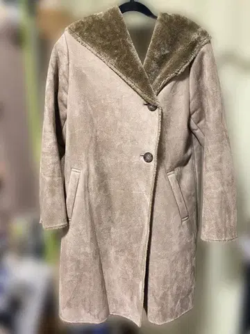 Sustainable atmos pink 무스탕 코트