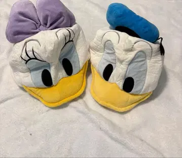 도널드 덕과 데이지 덕의 모자