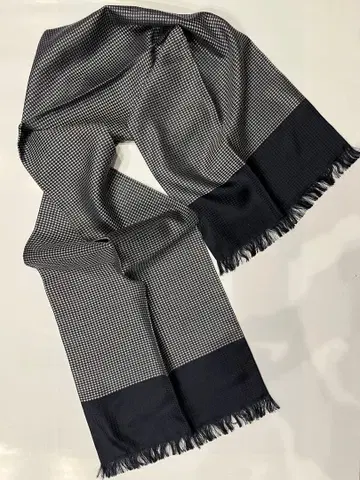 실크 체크 무늬 프린지 머플러