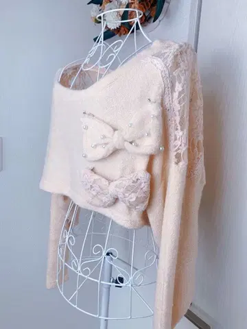 인기 LIZ LISA 프론트 리본 x 레이스 절개 니트