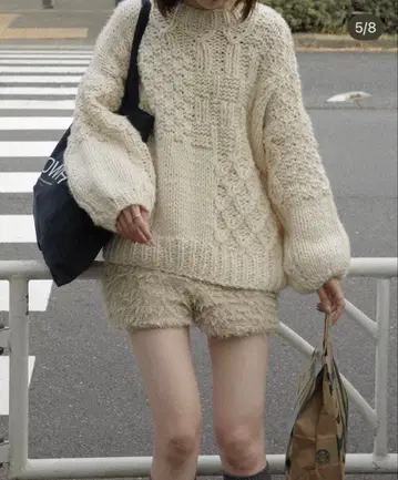 Eaphi hand design 오버 니트 아이보리