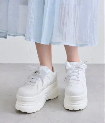 통굽 화이트 스니커즈