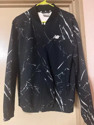 뉴발란스 마블 무늬 자켓