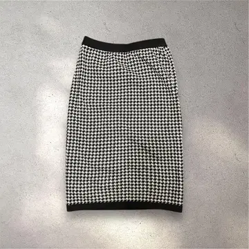 울 하운드투스 타이트 스커트