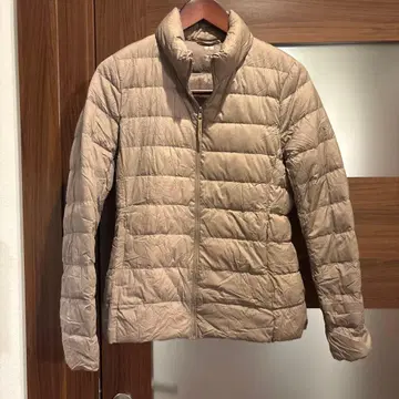 유니클로 여성용 울트라 라이트 다운 자켓 베이지