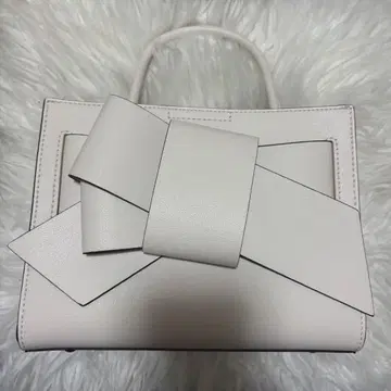 프레이 아이디 리본 미들 백 화이트