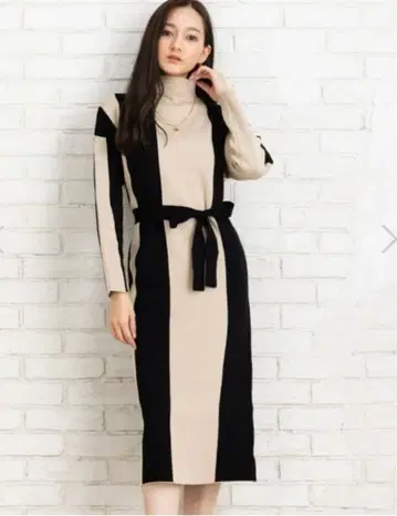 터틀넥 니트 원피스 베이지와 블랙