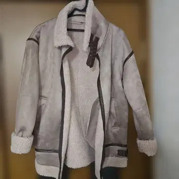 새상품! 새상품 올리브데올리브 무스탕 코트 F 사이즈 B 컬러