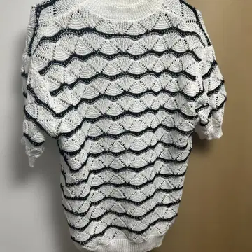 화이트 네이비 물결무늬 니트 스웨터 반팔