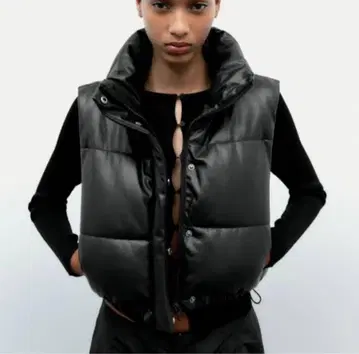 ZARA 블랙 가죽 다운 베스트