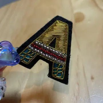 마콘앤드레스코어 알파벳 브로치 A 영문