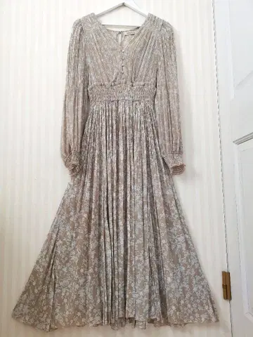 코코딜 꽃무늬 롱 원피스 긴팔 베이지 계열 사이즈 2