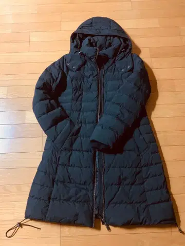 블랙 후드 부착 다운 자켓