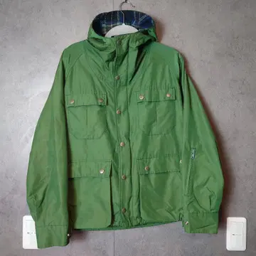 마운트레이니아 그린 컬러 후드 부착 마운틴 후드티