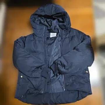 네이비 후드 부착 다운 자켓