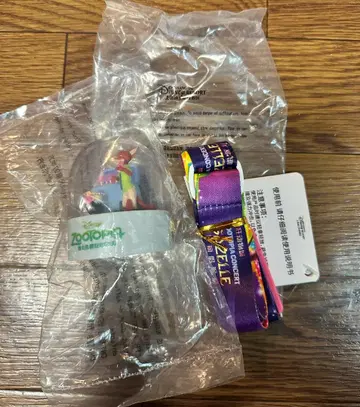 상하이 디즈니랜드 파크 한정판 주토피아 병뚜껑 & 스트랩 미사용 새상품