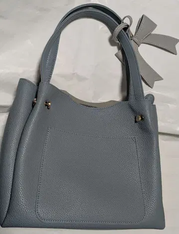 그레이 리본 포함 핸드백