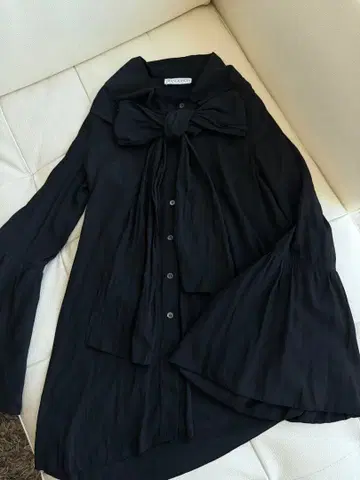 [ JW ANDERSON ] 블랙 리본 셔츠