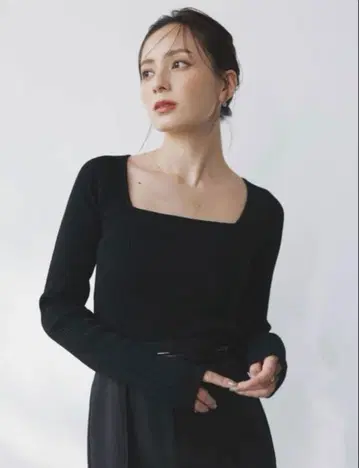 2024AW anuans 캐시미어 블렌드 데콜테 리브 니트 풀오버