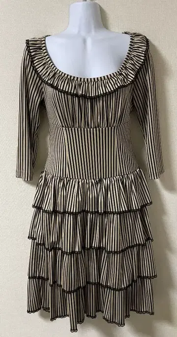 아모나비 코르셋 디자인 스트라이프 티어드 원피스