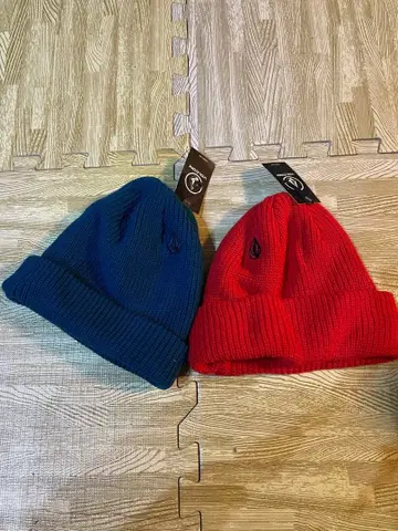 Volcom 비니 2종 세트 파랑, 빨간색