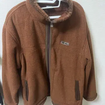 브라운 플리스 자켓 지퍼 포함