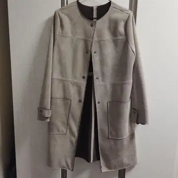 베이지 스웨이드풍 롱 코트