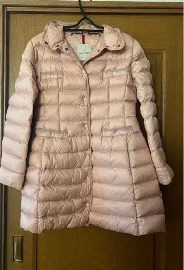 MONCLER 핑크 다운 자켓 후드 부착