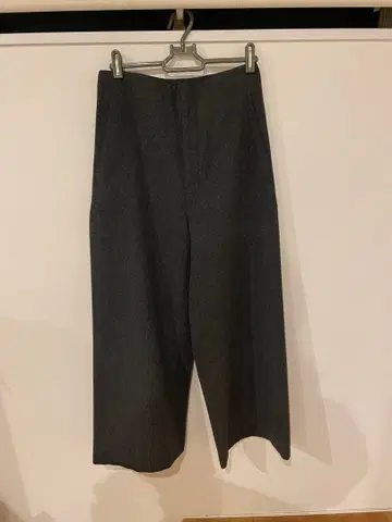 MUSE 다크 그레이 와이드 팬츠