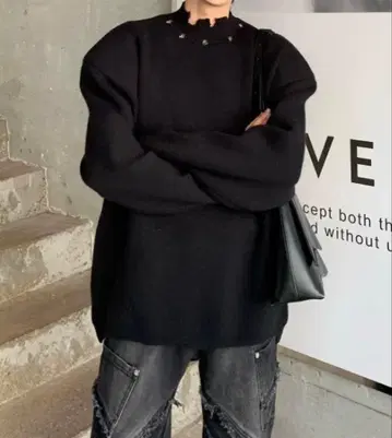 남성용 니트 스웨터 블랙 펄 장식