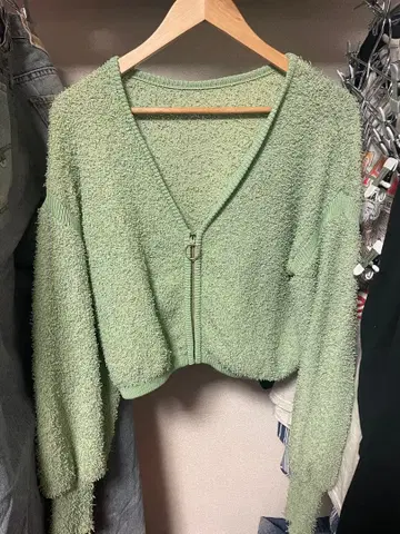 민트 그린 집업 스웨터