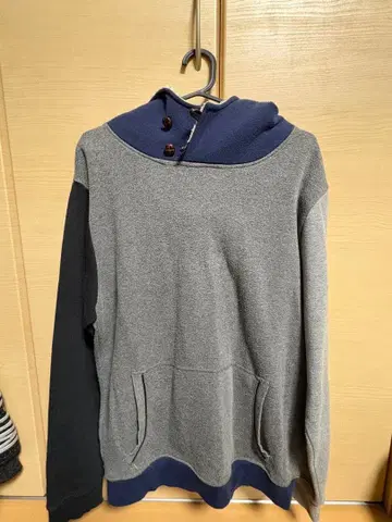 후드 부착 보아 후드티 그레이 네이비