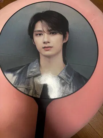 JUN 준 SEVENTEEN 부채 Right here