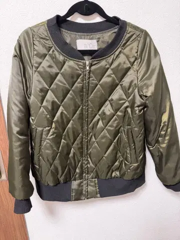 새상품급 올리브색 퀼팅 봄버 자켓
