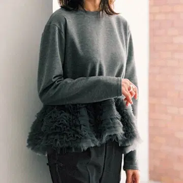 새상품 프릴 긴팔 상의 ( 화이트 )