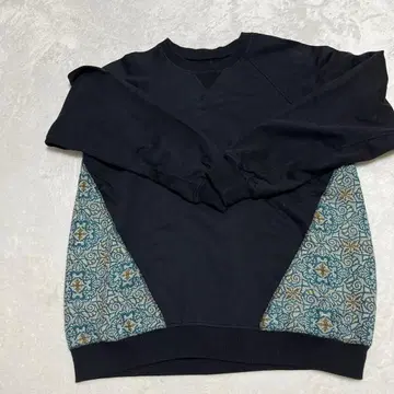 티티카카 긴팔 상의 블랙과 파랑 무늬 F 사이즈