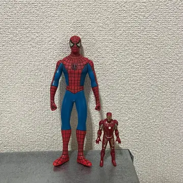 스파이더맨과 아이언맨 피규어 세트