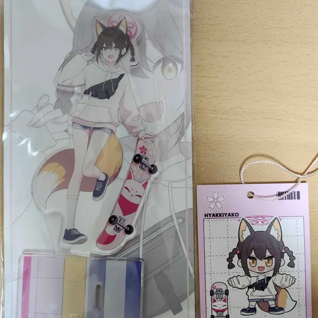 블루아카이브 사복 이즈나 아크릴 스탠드 & 미니엽서